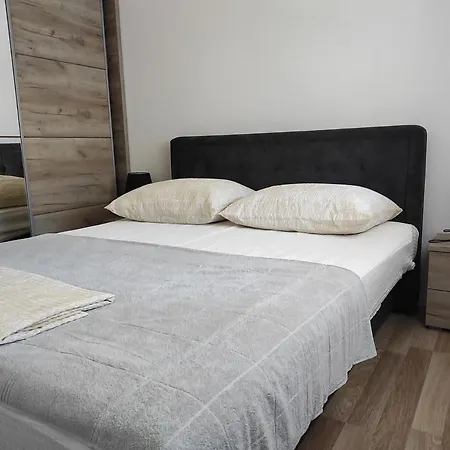 One Bedroom Gogo With Private Parking