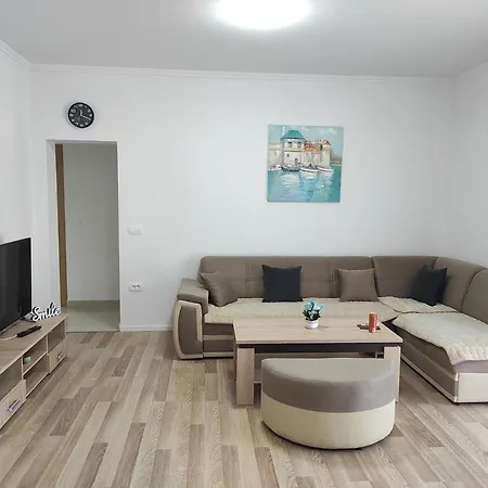 One Bedroom Gogo With Private Parking Apartment Neum