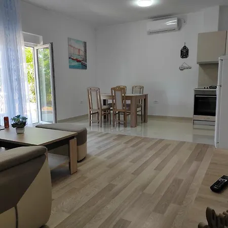 One Bedroom Gogo With Private Parking Neum