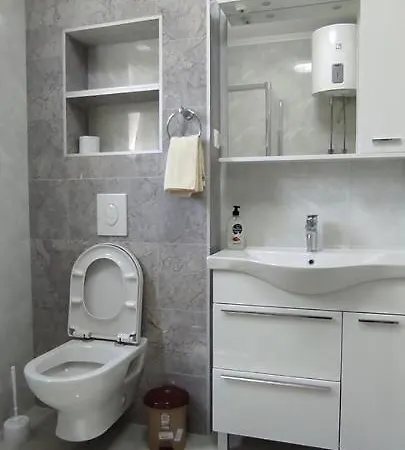 One Bedroom Gogo With Private Parking Lägenhet